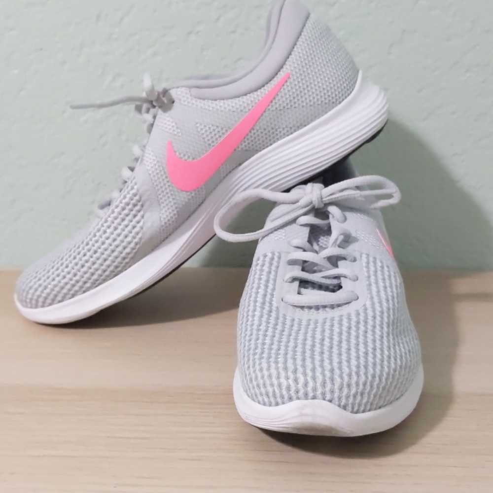 Nike Revolution 4 Women's - gray - sz 8.5W